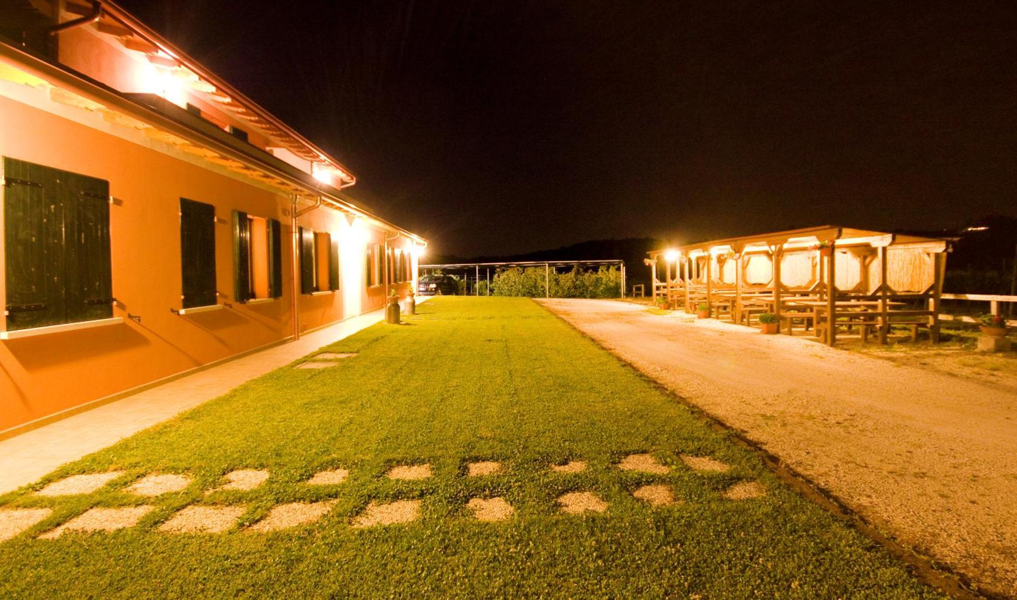 Agriturismo Cascina Roveri Монцамбано Экстерьер фото